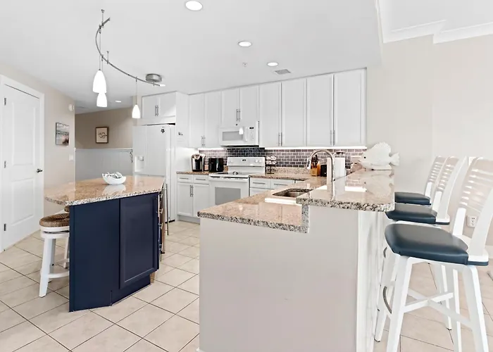 Bright 4br With Huge Balcony, Pools, And Direct Access Holiday home *