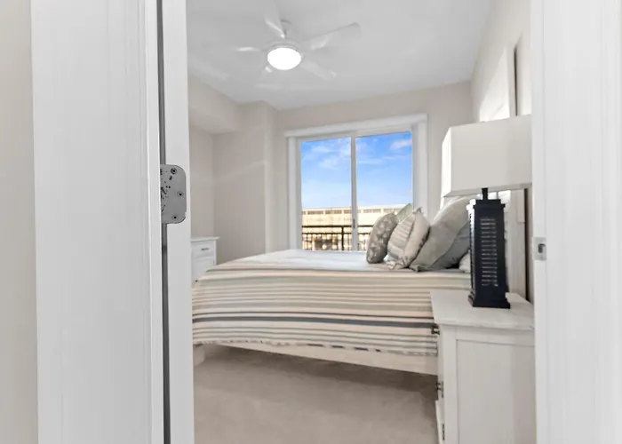 Holiday home Bright 4br With Huge Balcony, Pools, And Direct Access