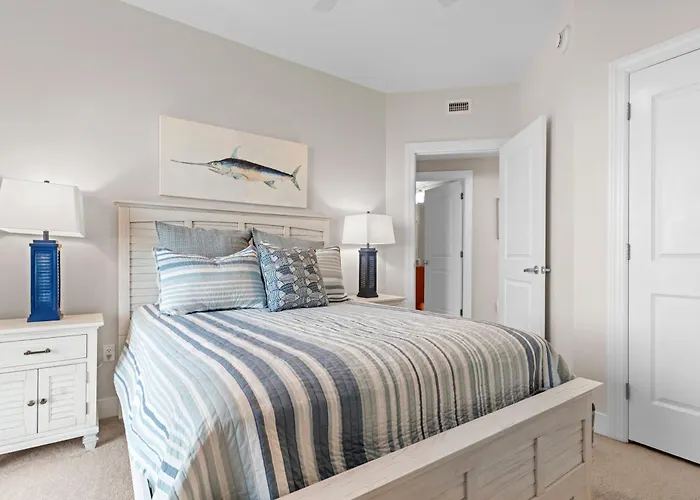 Holiday home Bright 4br With Huge Balcony, Pools, And Direct Access *