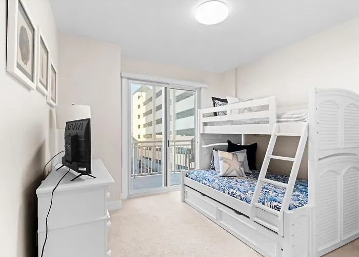 Bright 4br With Huge Balcony, Pools, And Direct Access Holiday home