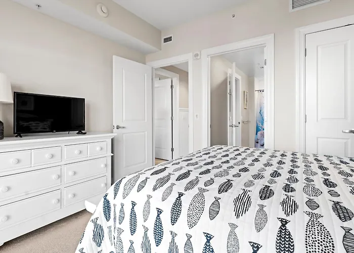 Bright 4br With Huge Balcony, Pools, And Direct Access Holiday home Ocean City
