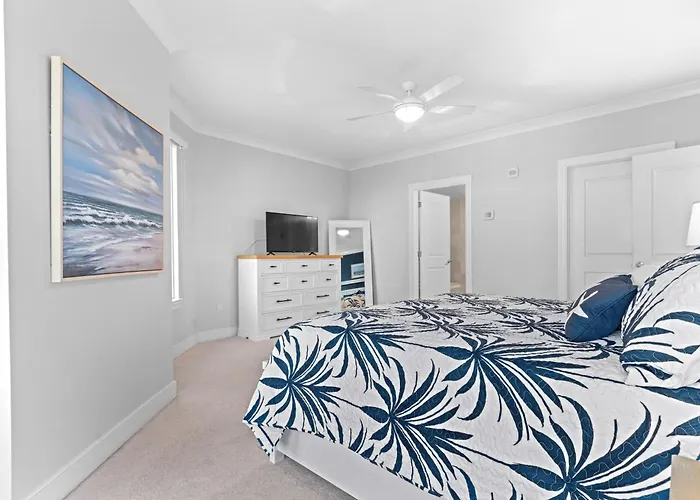 Holiday home Bright 4br With Huge Balcony, Pools, And Direct Access *