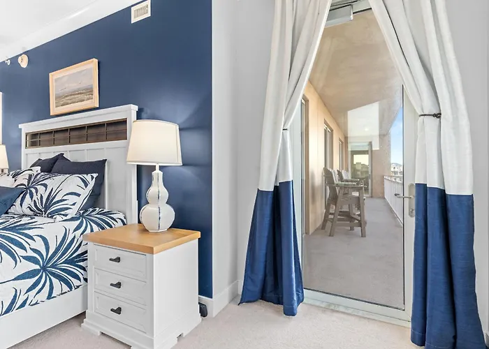Bright 4br With Huge Balcony, Pools, And Direct Access Holiday home *