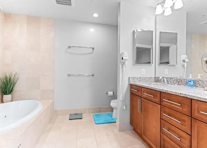 Bright 4br With Huge Balcony, Pools, And Direct Access Holiday home Ocean City