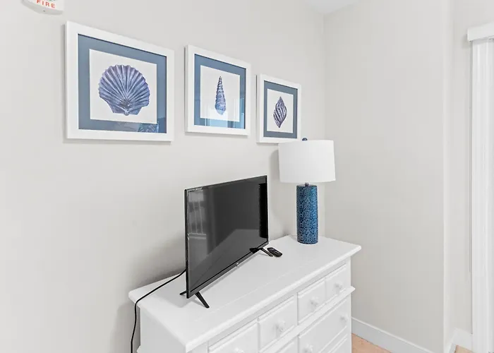 Bright 4br With Huge Balcony, Pools, And Direct Access Ocean City