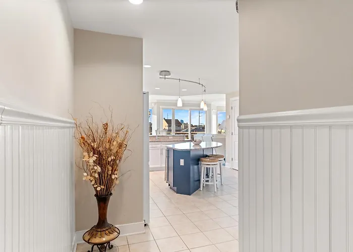 Bright 4br With Huge Balcony, Pools, And Direct Access Ocean City