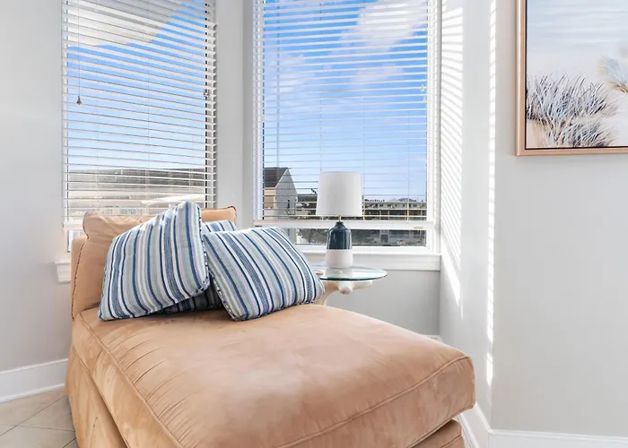 Bright 4br With Huge Balcony, Pools, And Direct Access Holiday home Ocean City