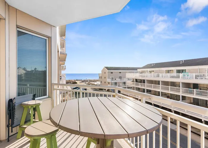 Bright 4br With Huge Balcony, Pools, And Direct Access * Ocean City