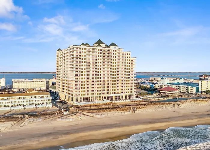 Bright 4br With Huge Balcony, Pools, And Direct Access Holiday home Ocean City