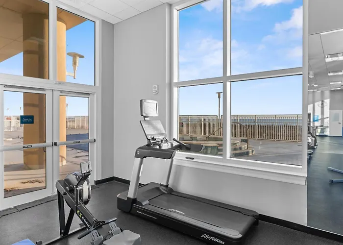 Bright 4br With Huge Balcony, Pools, And Direct Access Ocean City