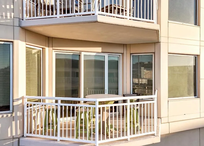 Bright 4br With Huge Balcony, Pools, And Direct Access Holiday home