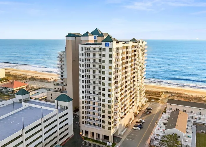 Holiday home Bright 4br With Huge Balcony, Pools, And Direct Access *